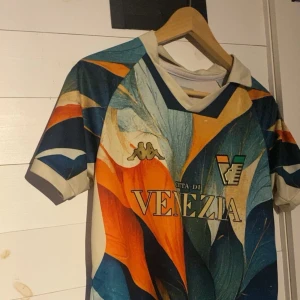 Venezia tröja - Storlek small  Venezia tröja 