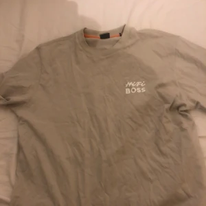 Tröja - Storlek S, Hugo Boss tröja, inte använd då den inte passade mig