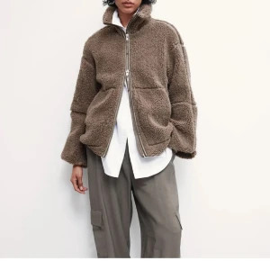 Hm pilejacka - Säljer denna virala pilejackan från hm i storlek s, använd 2-3gånger 🤍