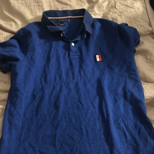 Tommy Hilfiger piké - Hej säljer nu min Tommy piké knappt amvänd skick 8/10.