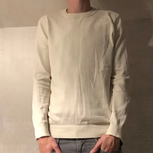 Hm Sweatshirt  - Hm Sweatshirt - Pris: 199kr - Storlek:  M - Perfekt skick utan defekter 10/10 - Hör av er för mer information!  