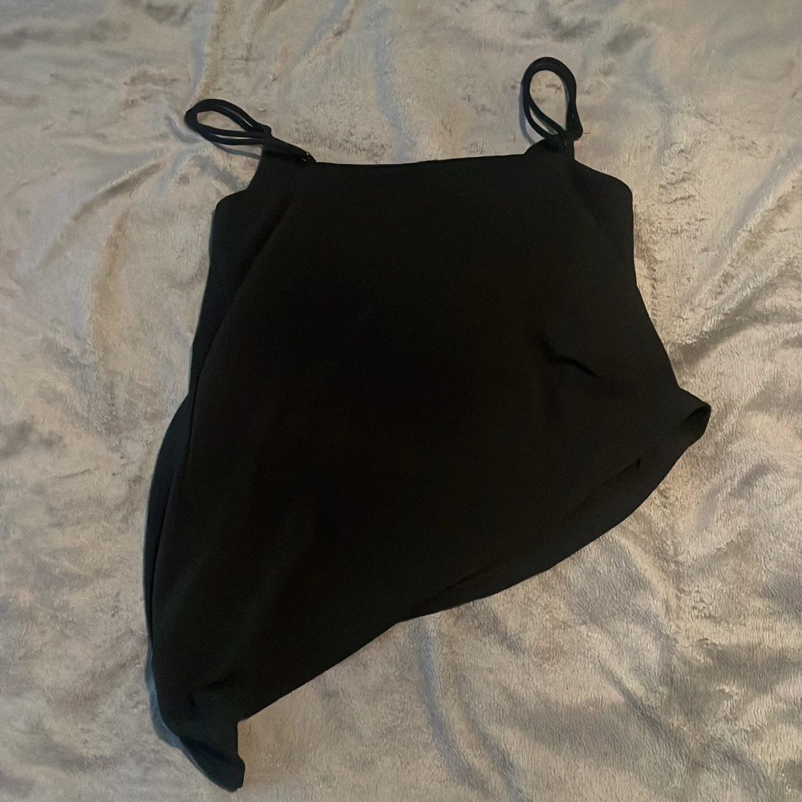 Svart asymmetrisk topp från Bik Bok - 90