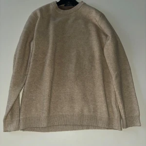Beige Tröja - Riktigt skön med fleece på insidan | 10/10 skick. | skriv om ni har bud elr funderingar, tar även byten