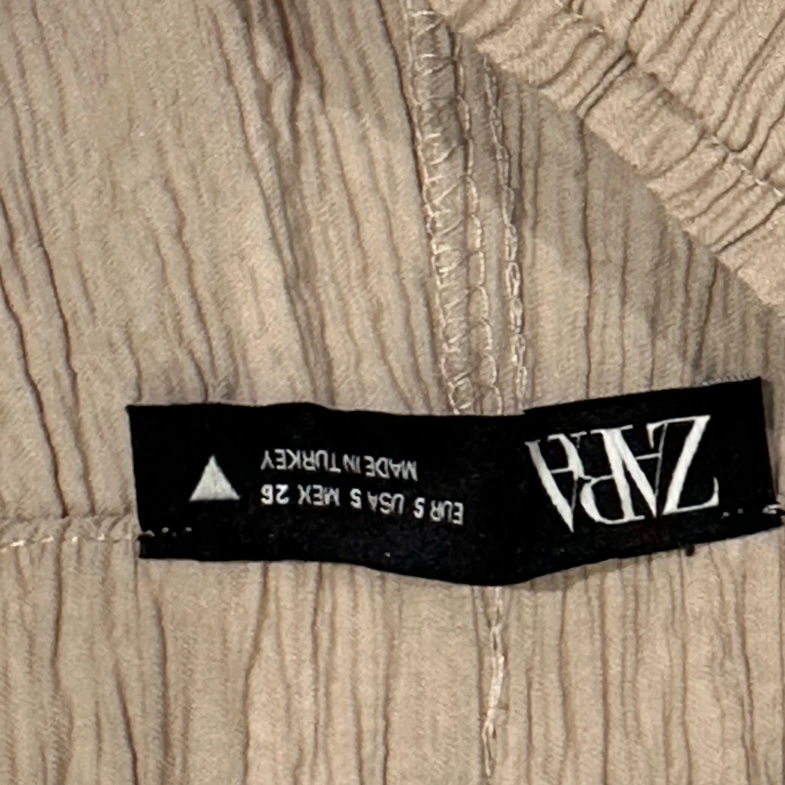 Beige byxor från Zara - 92