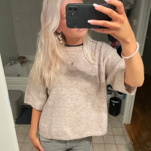 Trekvartsarm stickad - Bra skick, knappt använd!  