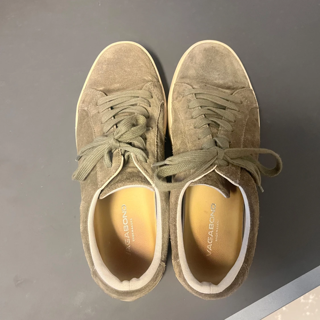 Olivgröna sneakers från Vagabond