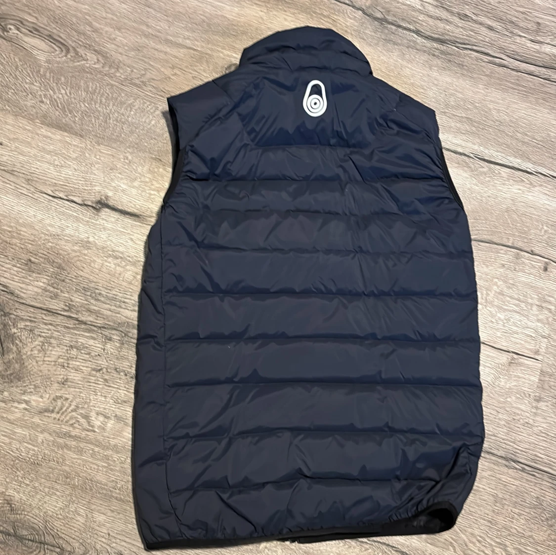 Mörkblå dunväst från Sail Racing - 90