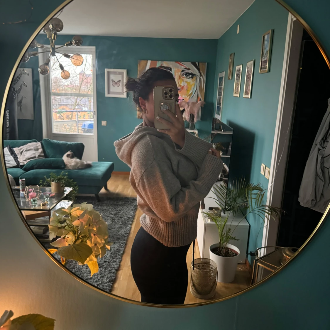 Grå hoodie i mysigt material - 91