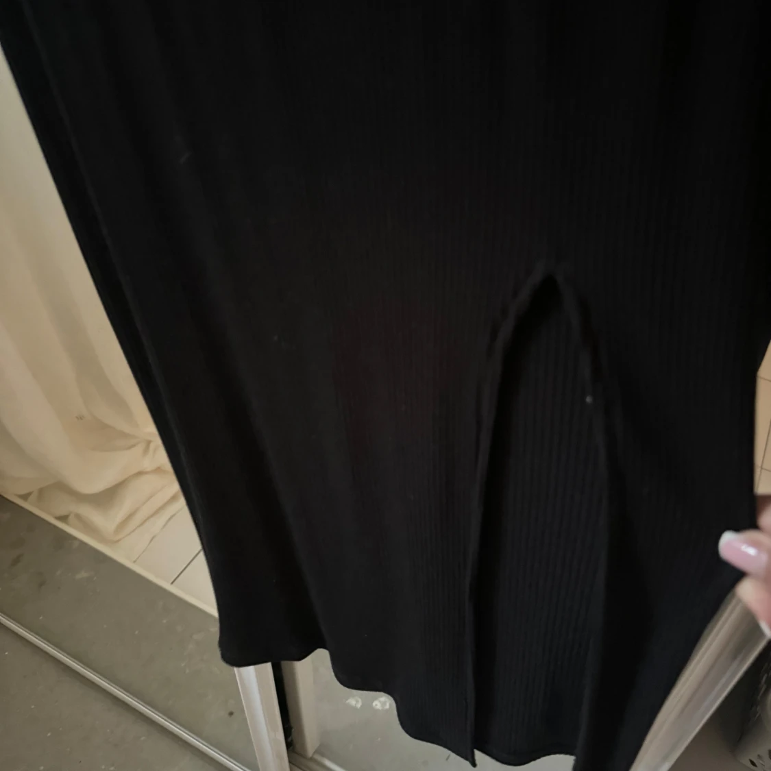 Svart långklänning med slits - 90