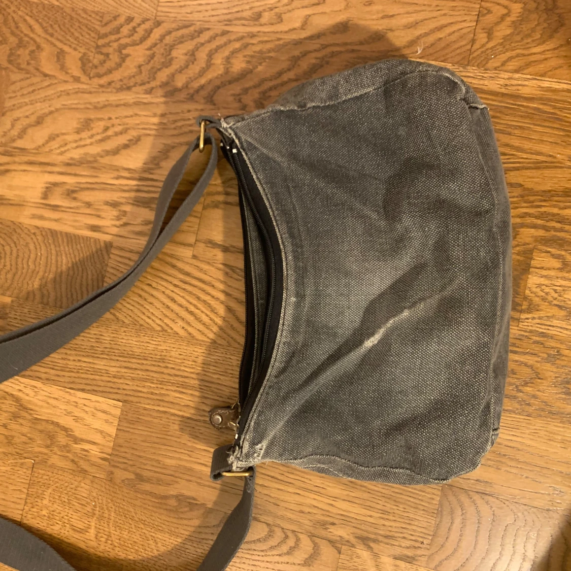 Grå väska  - 92