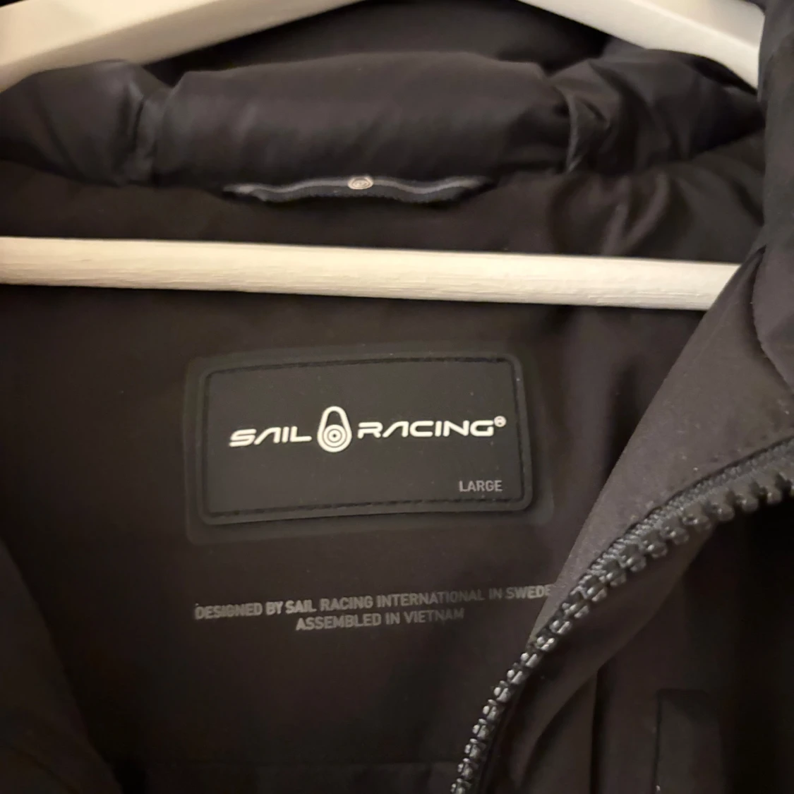 Svart dunjacka från Sail Racing - 93