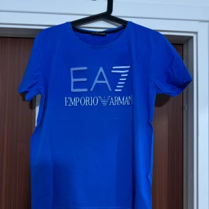 T shirt emporio armani herr - Ny storlek S herr