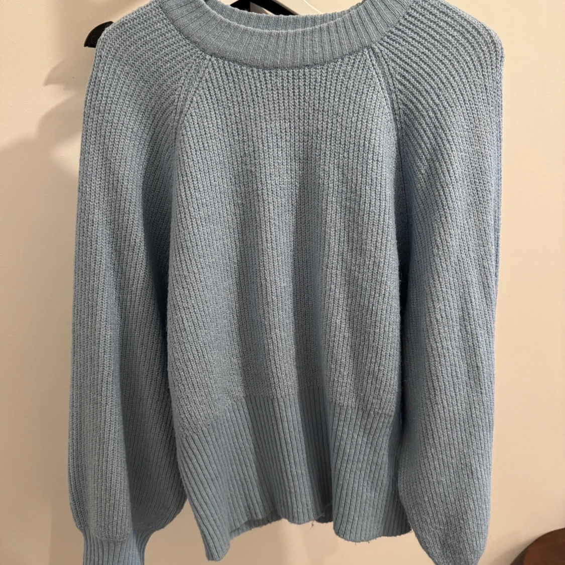 Ljusblå stickad tröja