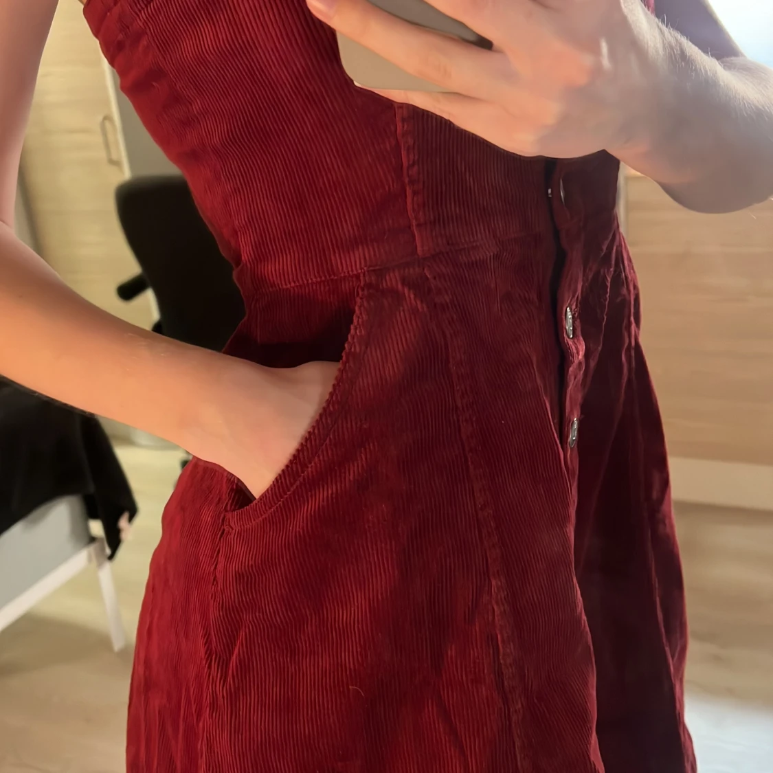 Vinröd manchesterklänning med knappar stl 38 H&M - 91