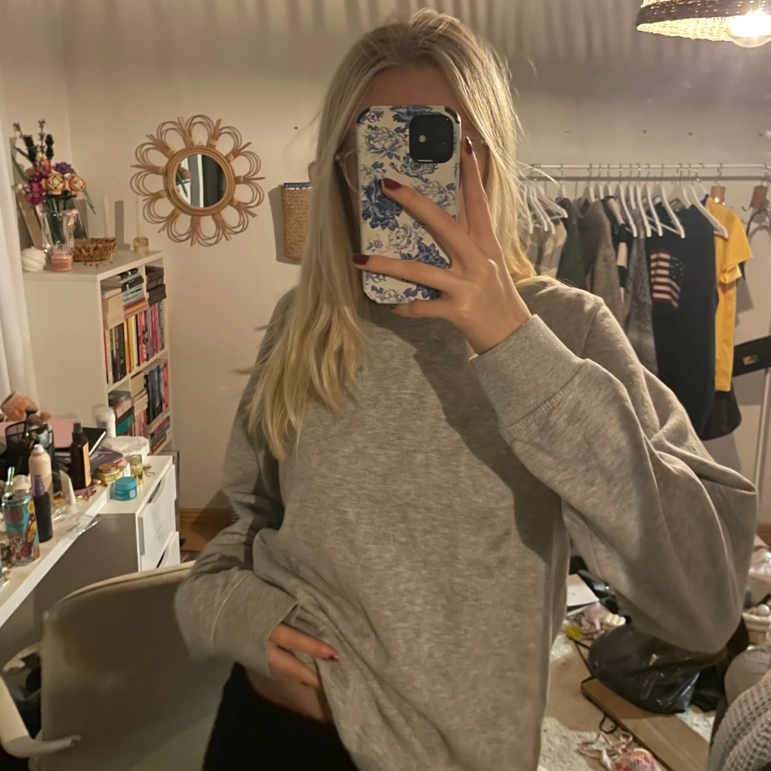 Grå sweatshirt