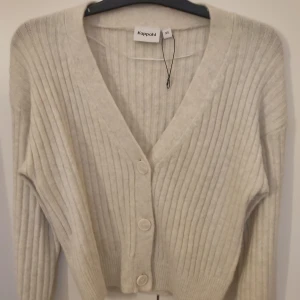 Ny kofta aldrig använd  - Ny kofta aldrig använd 