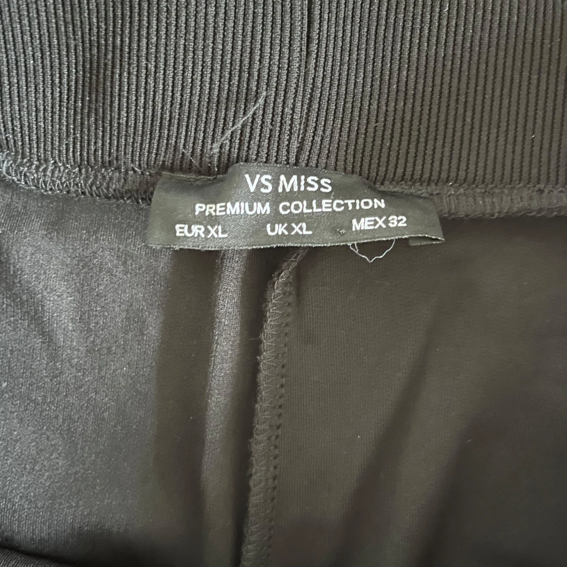 Utsvängda byxor - 91