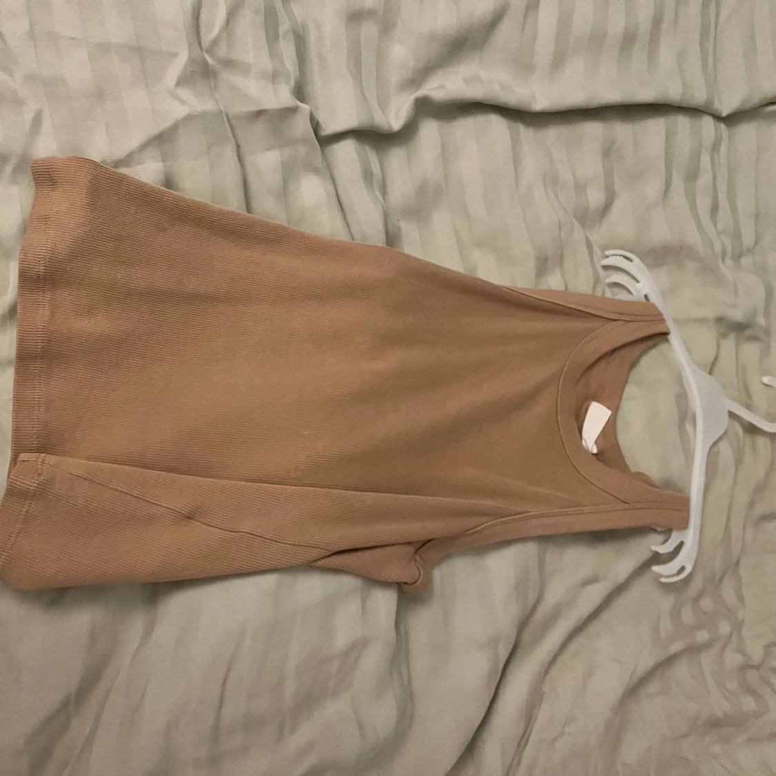 Beige ribbad linnetopp - 90