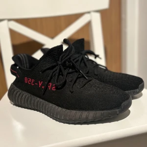 Yeezy 350 - Säljer dessa Yeezy 350s som är i bra skick!