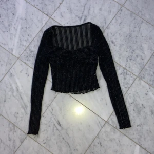 Fest-topp - Snyggaste fest-toppen ever !! Jättesnygg urringning, är rätt så see-through