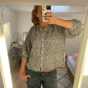 Blus😋 - Sååå söt blommig blus😍😍😍