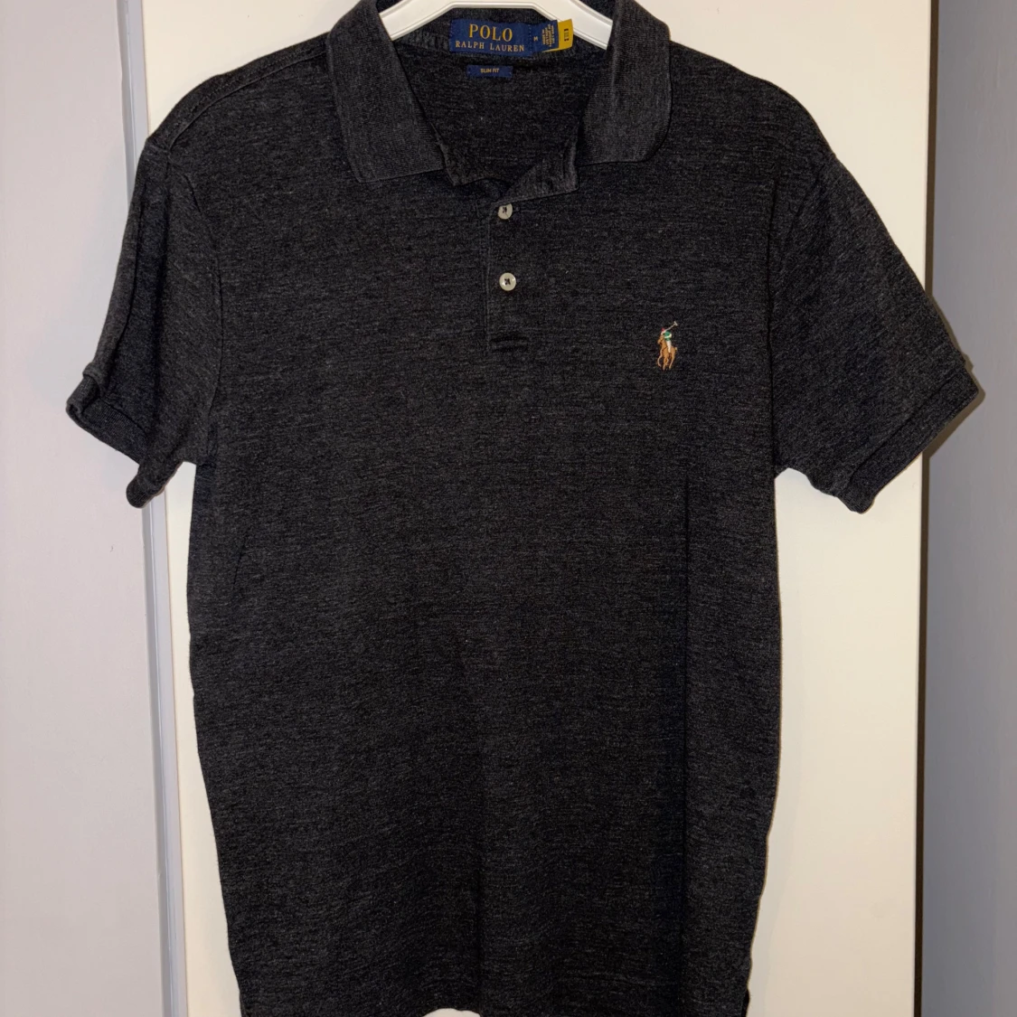 Mörkgrå pikétröja från Ralph Lauren