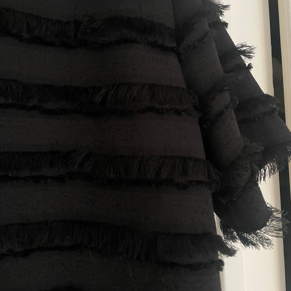 Svart fransig topp - 91