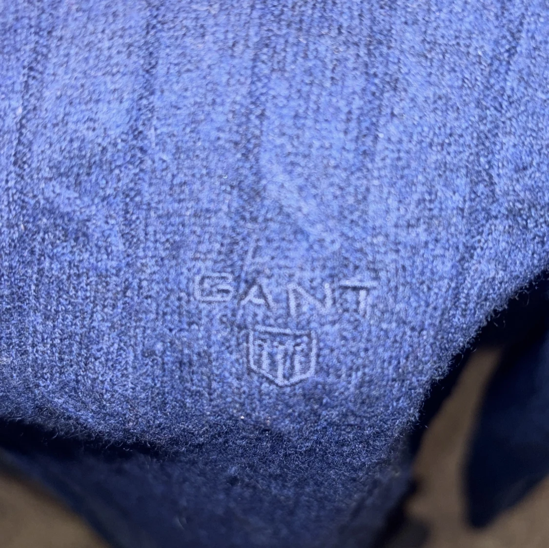 Mörkblå kofta från GANT - 1