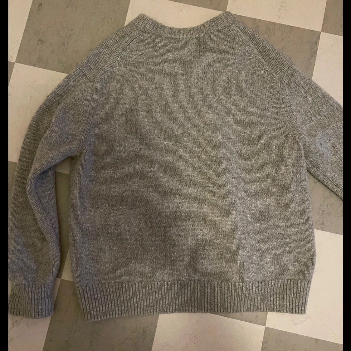 Grå stickad tröja - 90