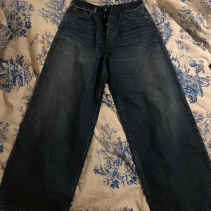 Astro weekday jeans - Mörkblåa Astro jeans från weekday! Dom är aldrig använda, säljer då jag beställde fel färg! 