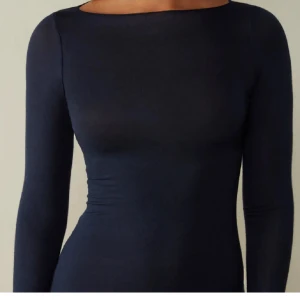 Intimissimi tröja  - Säljer denna jätte fina och jätte sköna tröjan❤️den har några små hål vid ärmen men inget man tänker på. Kan skicka bilder på hålen privat❤️