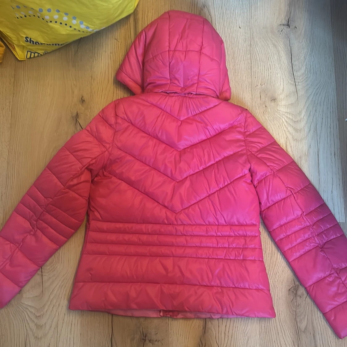 Rosa pufferjacka från Vero Moda - 90