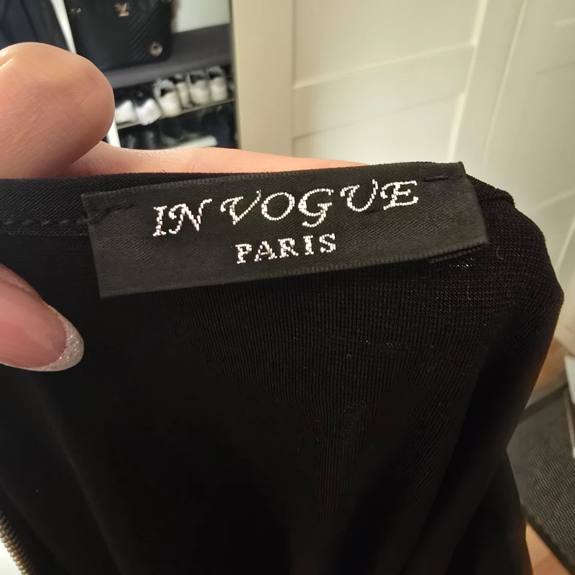 Svart långärmad topp från In Vogue Paris - 91