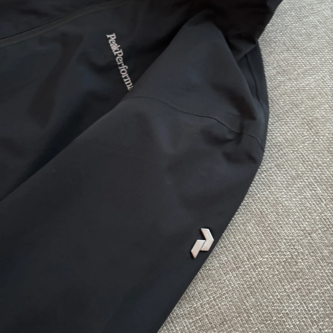 Svart vindjacka från Peak Performance - 91