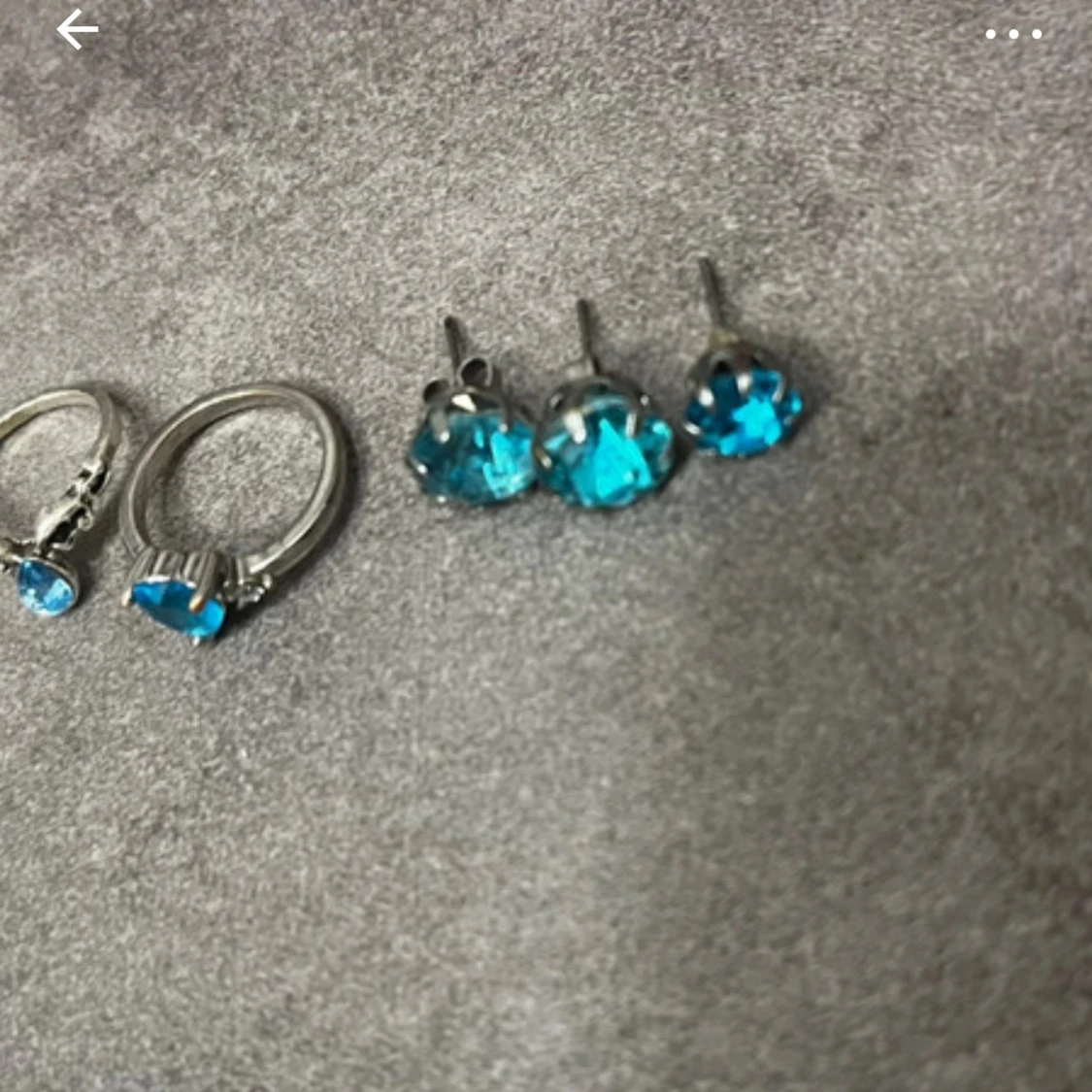 Smyckeset med pärlhalsband och örhängen - 90