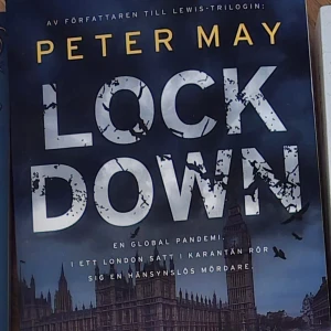 Lockdown - Spännande thriller av Peter May där en hänsynslös mördare härjar i ett London satt i karantän under en global pandemi. Perfekt för dig som gillar nervkittlande berättelser.