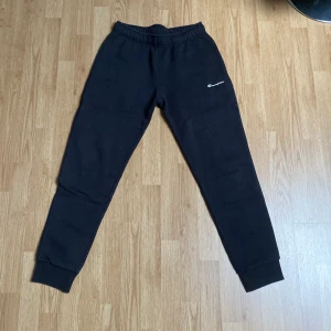 Champion mjukisbyxor - Säljer nu dessa mjukis byxor då jag inte längre använder dem. Pris kan diskuteras.