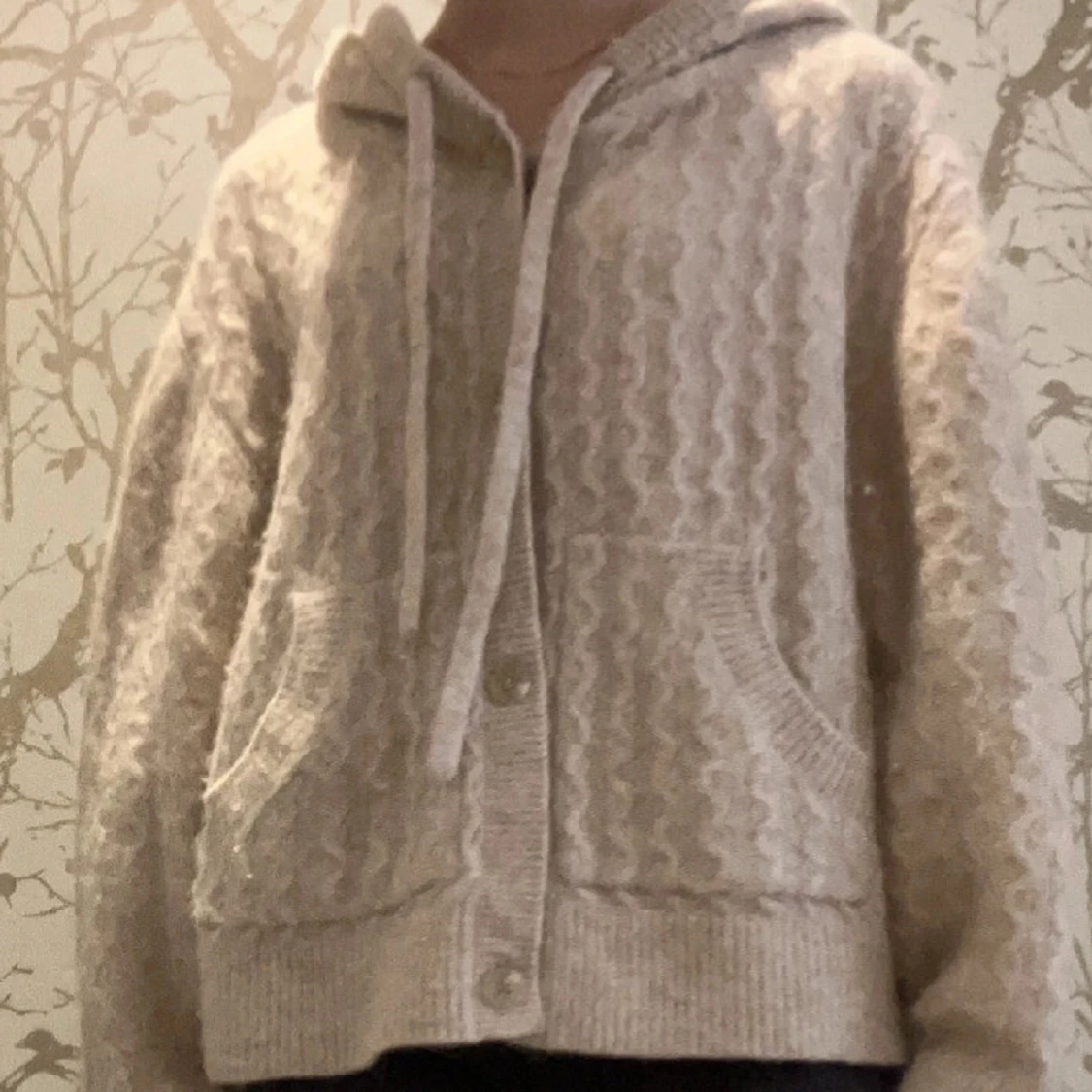 Beige stickad kofta med huva - 91