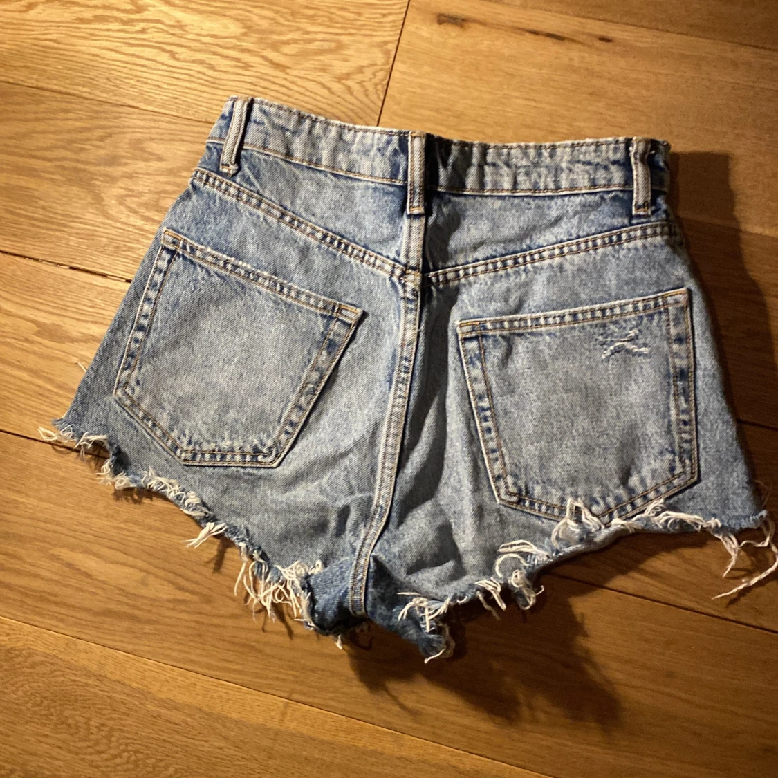 Blå jeansshorts från Zara - 90