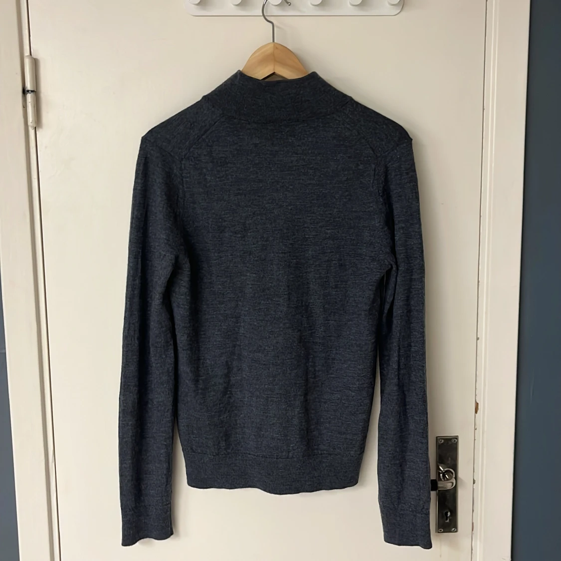 Grå merinoulltröja från Riley - 90