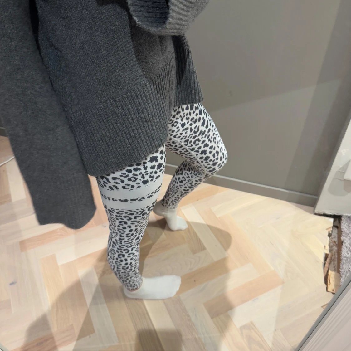 Leopardmönstrade leggings - 90