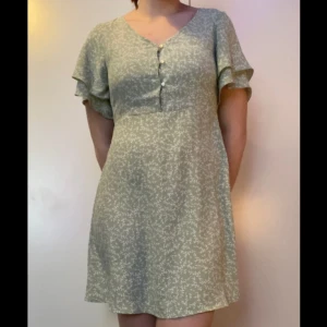 Sommarklänning - Grön sommarklänning från VERO MODA!💚