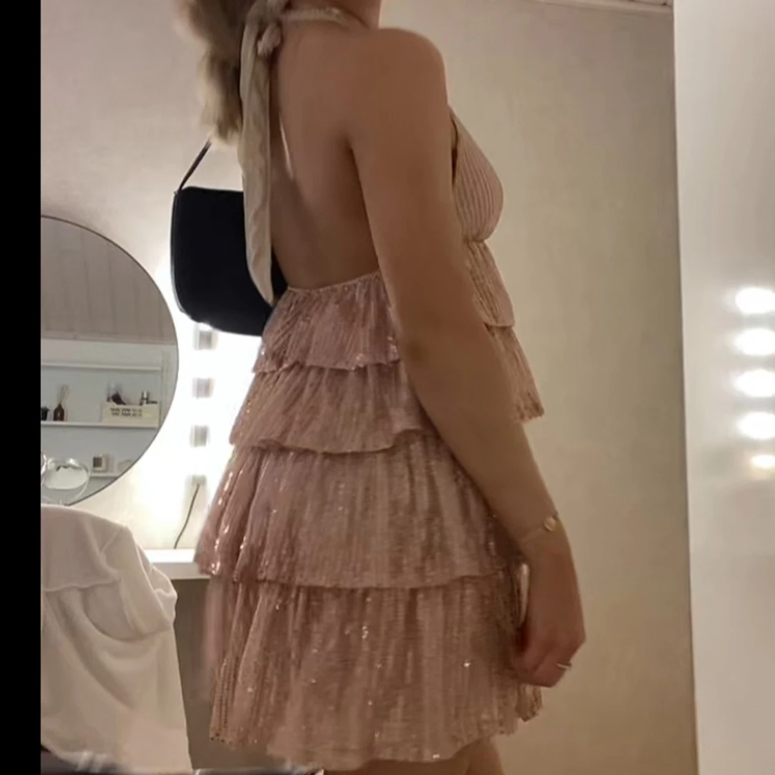 Glittrig guld klänning - 90