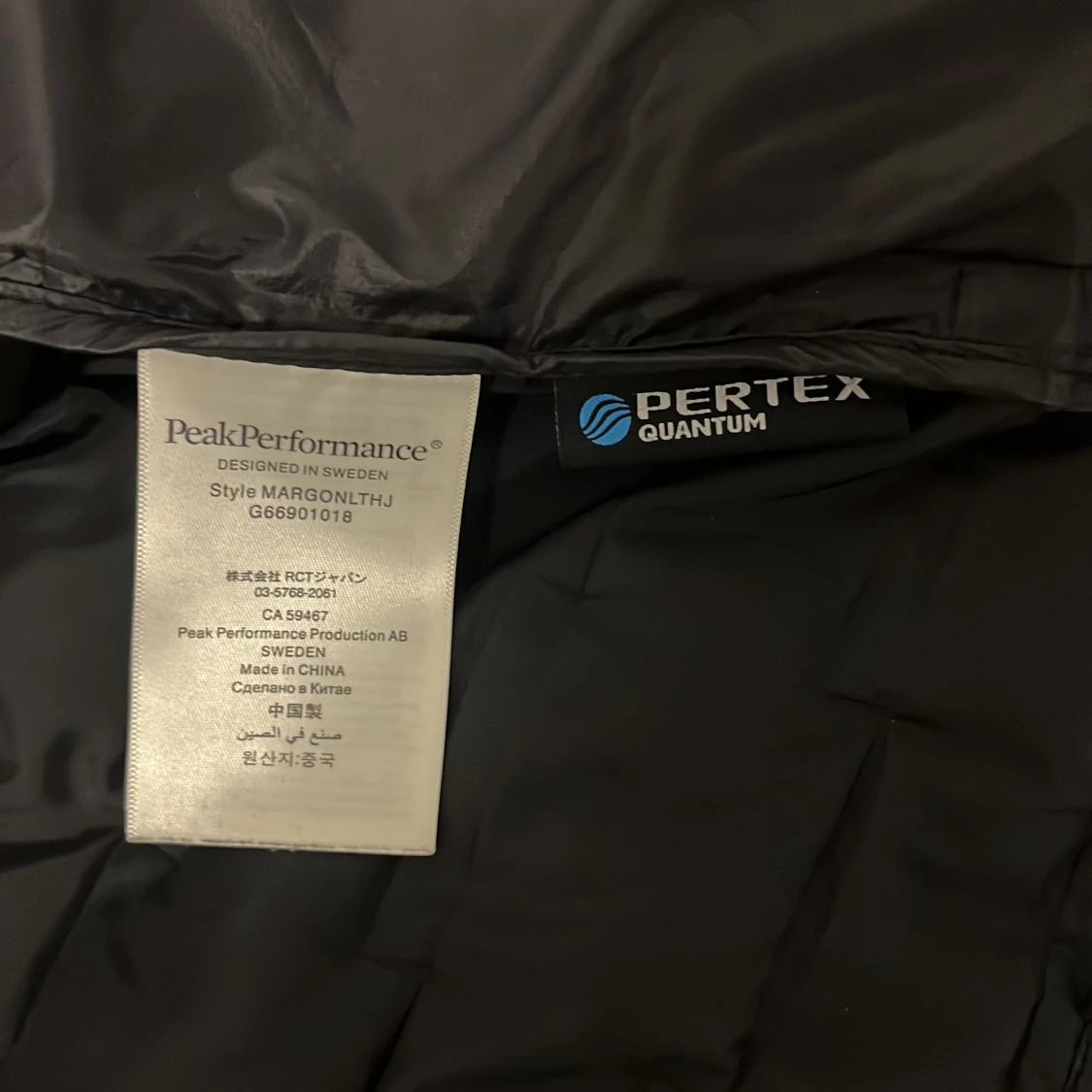 Svart dunjacka från Peak Performance - 93