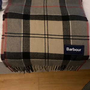 Barbour scarf  - Använd endast 1 gång inga tecken på användning 