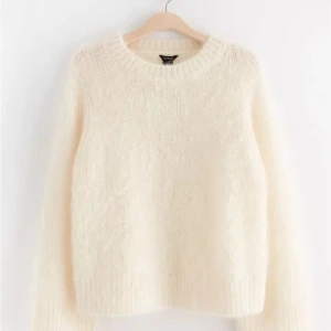 Stickad tröja i ull och mohairblandning - Intressekoll på en knappt använd jättefin stickad tröja från Lindex! 💕