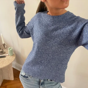 Blå stickad tröja - Blå stickad tröja 