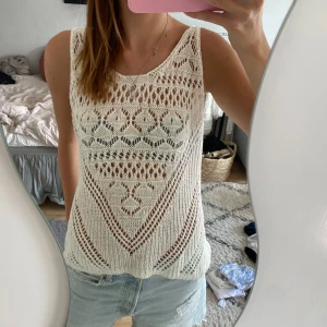 Linne - Stickat linne i strl S