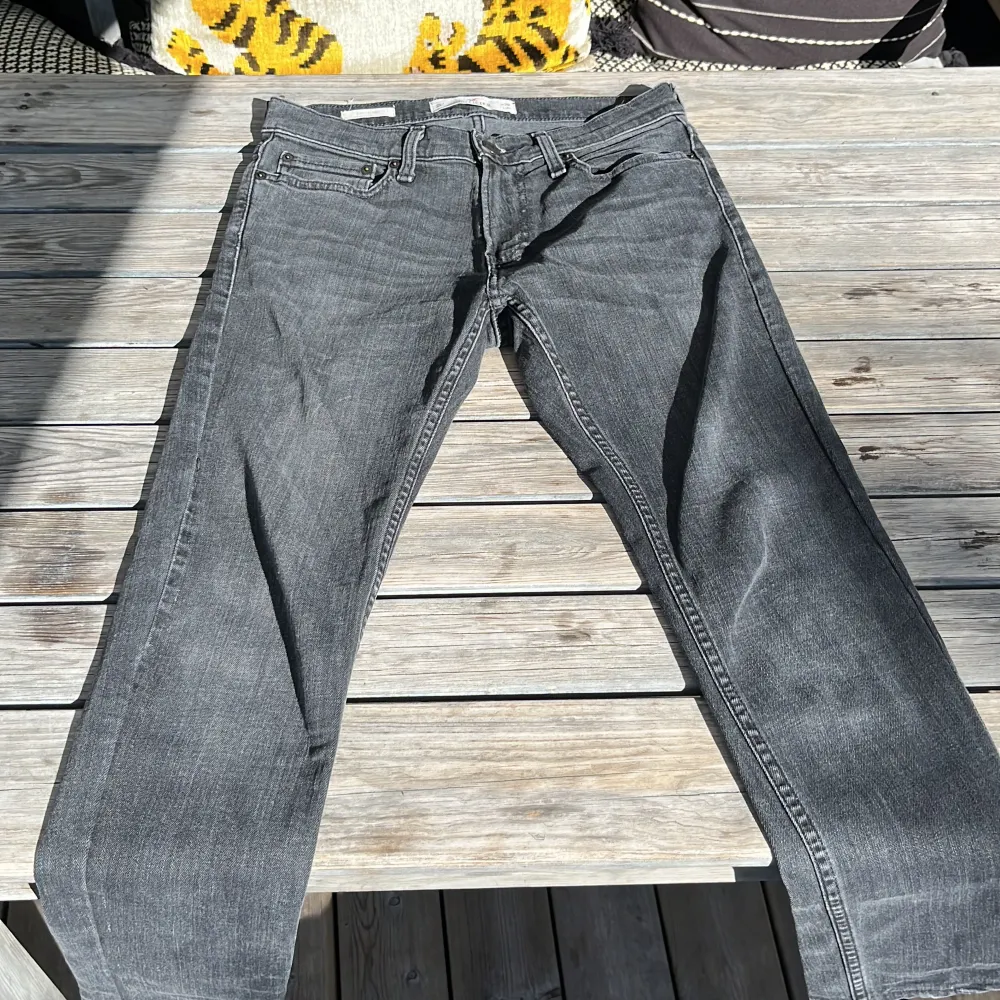 Hollister jeans använd bara en gång, Ny pris 500kr. Jeans & Byxor.