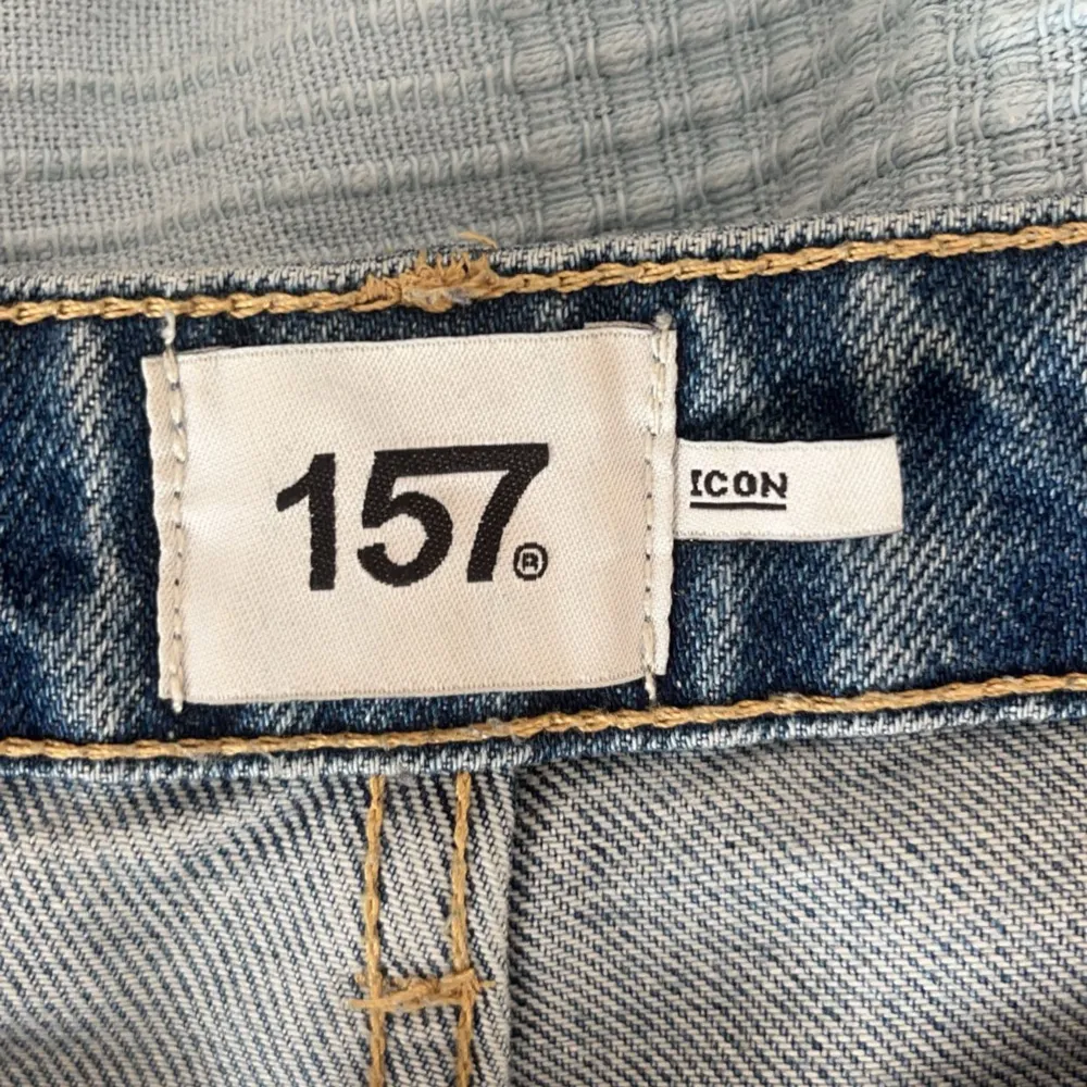 raka jeans från lager 157, modell icon. storlek s❤️skriv vid funderingar. (första bilden visar hur de sitter på). Jeans & Byxor.